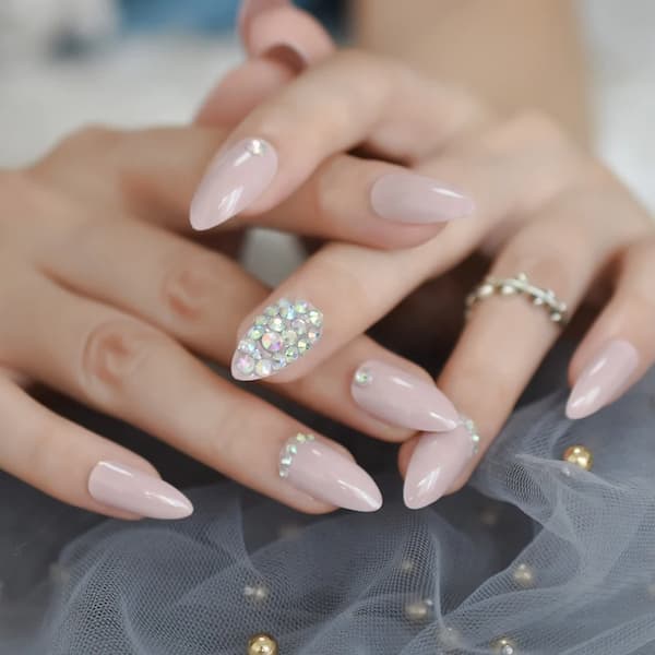  Pink nail